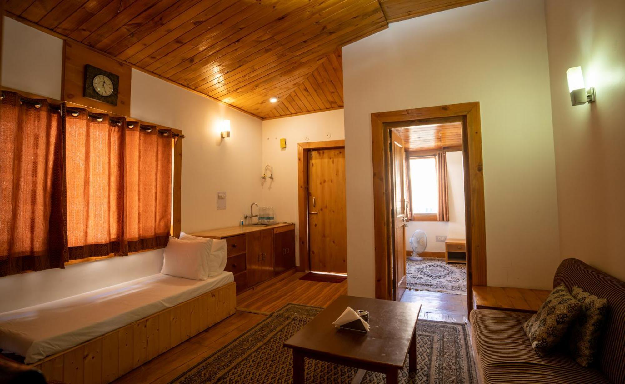 The Conifer Hotel Manali  Exterior photo