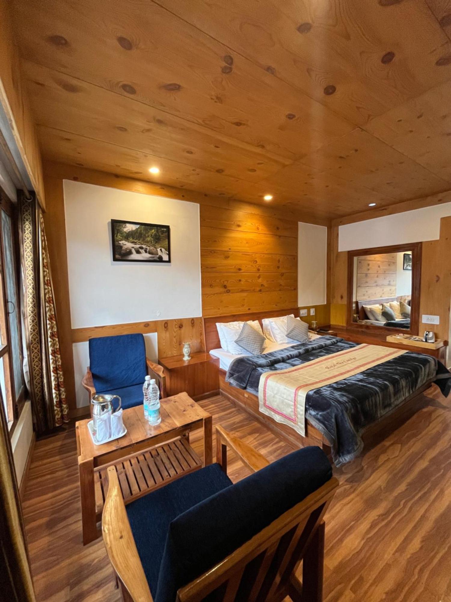 The Conifer Hotel Manali  Exterior photo